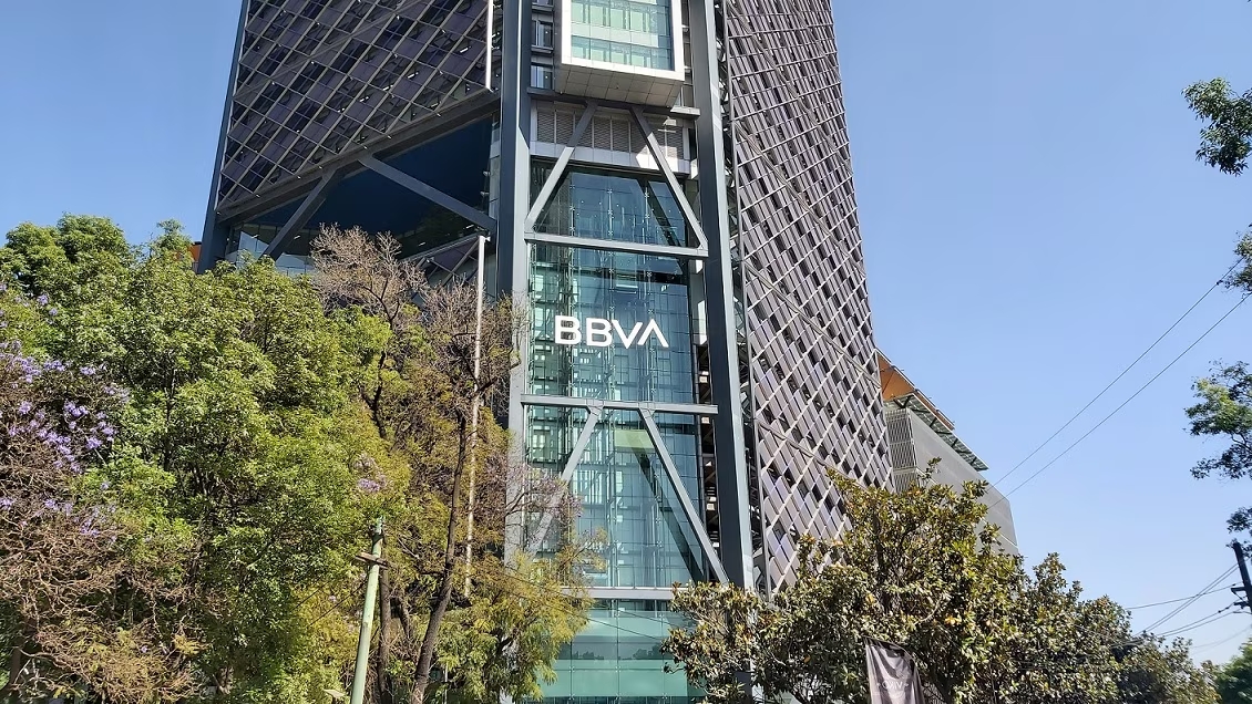 En la foto se ve la Torre BBVA que se creó a partir de tecnología BIM